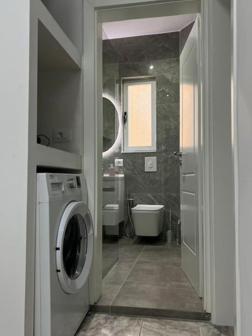 Vibrant & Oasis Apartament *